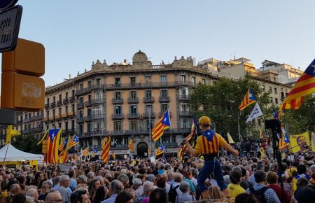 У Барселоні поліція демонтувала наметове містечко прихильників незалежності Каталонії