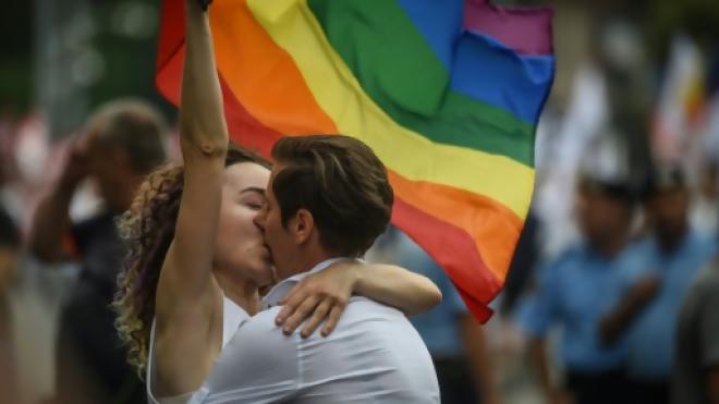 У Румунії легалізували одностатеві шлюби