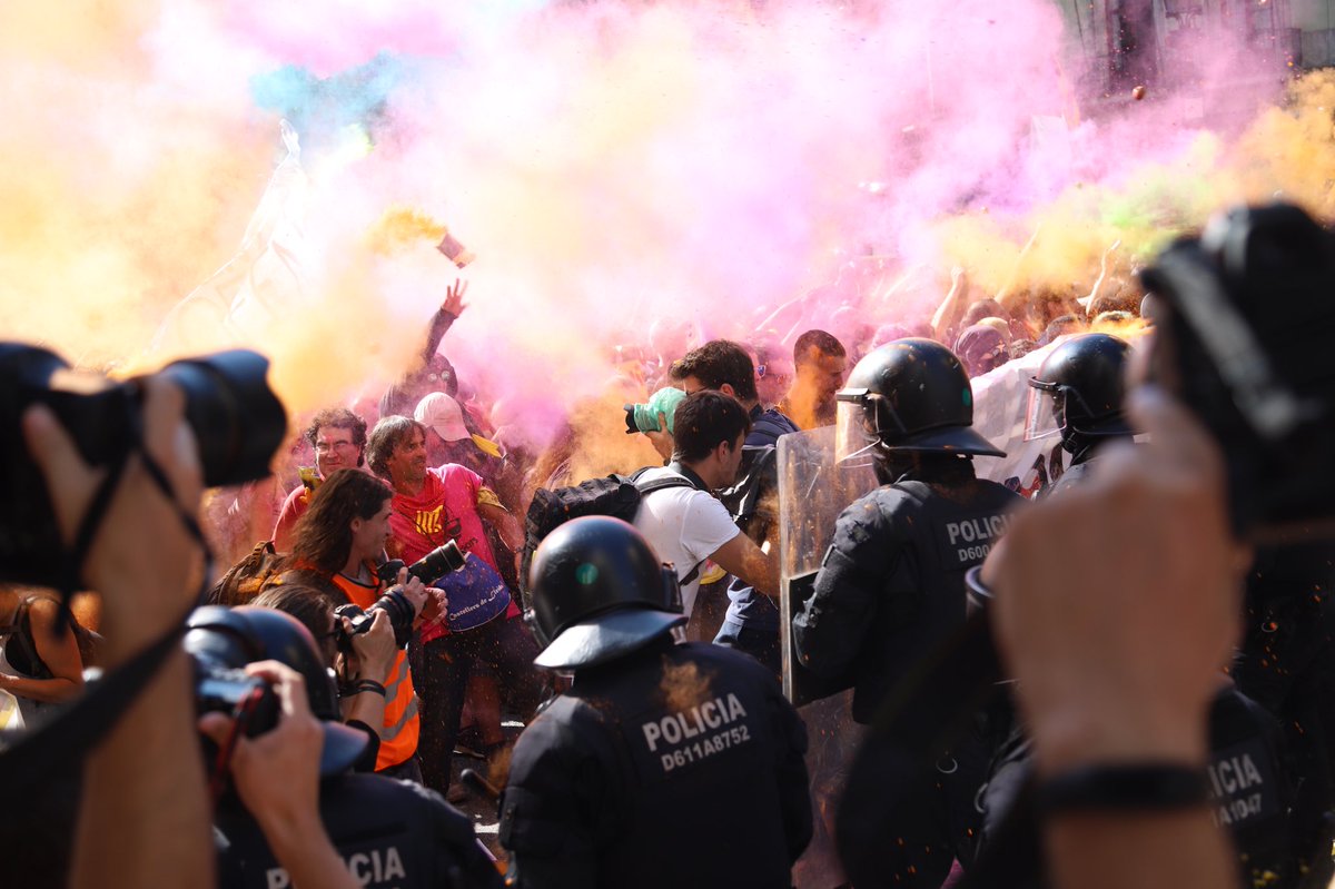 У Барселоні сталося сутички учасників поліцейського маршу і прихильників незалежності Каталонії