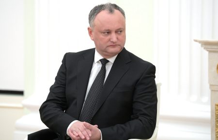 Конституційний суд Молдови тимчасово відсторонив президента Додона від посади