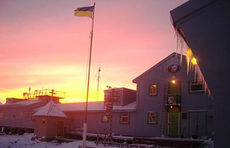 Наша станція в Антарктиді розташована на краю озонової діри, яку ми досліджуємо — науковець