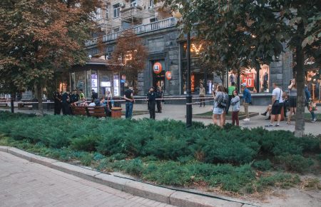 Напад із ножем на хлопця у Києві: поліція відкрила провадження щодо дискримінації та хуліганства