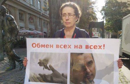 У Москві затримали двох учасників пікетів на підтримку Сенцова і Балуха