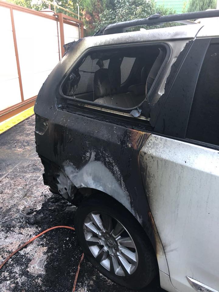 На місці згорілого авто депутата Одеської облради була пляшка, ймовірно, із запальною сумішшю — поліція