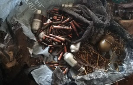 На Луганщині на кордоні з РФ виявили схрон з боєприпасами — Держприкордонслужба