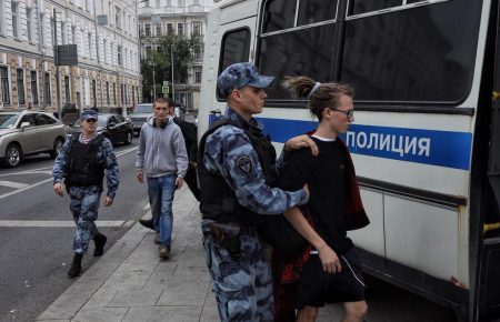 У Москві затримали учасників безстрокової акції протесту (ФОТО)