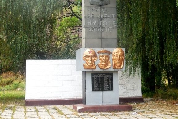 У «ДНР» затримали підлітків за нібито підпал пам’ятника шахтарям — Лисянський