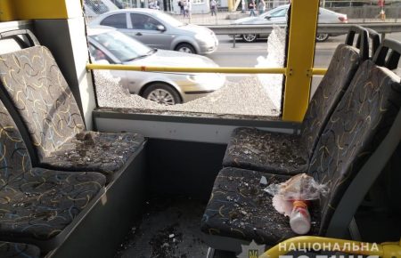 У Києві чоловік влаштував стрілянину у тролейбусі — поліція (ФОТО)