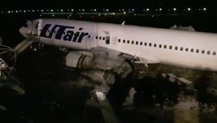 У російському Сочі загорівся літак: 18 пасажирів постраждали, співробітник аеропорту помер від серцевого нападу (ВІДЕО)
