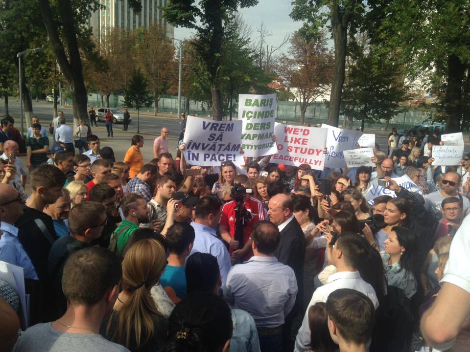 У Молдові відбулися протести проти депортації та арештів турецьких вчителів