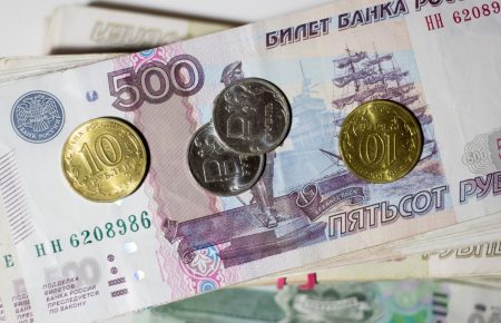 Офіційний курс євро вперше за два роки перевищив 80 російських рублів