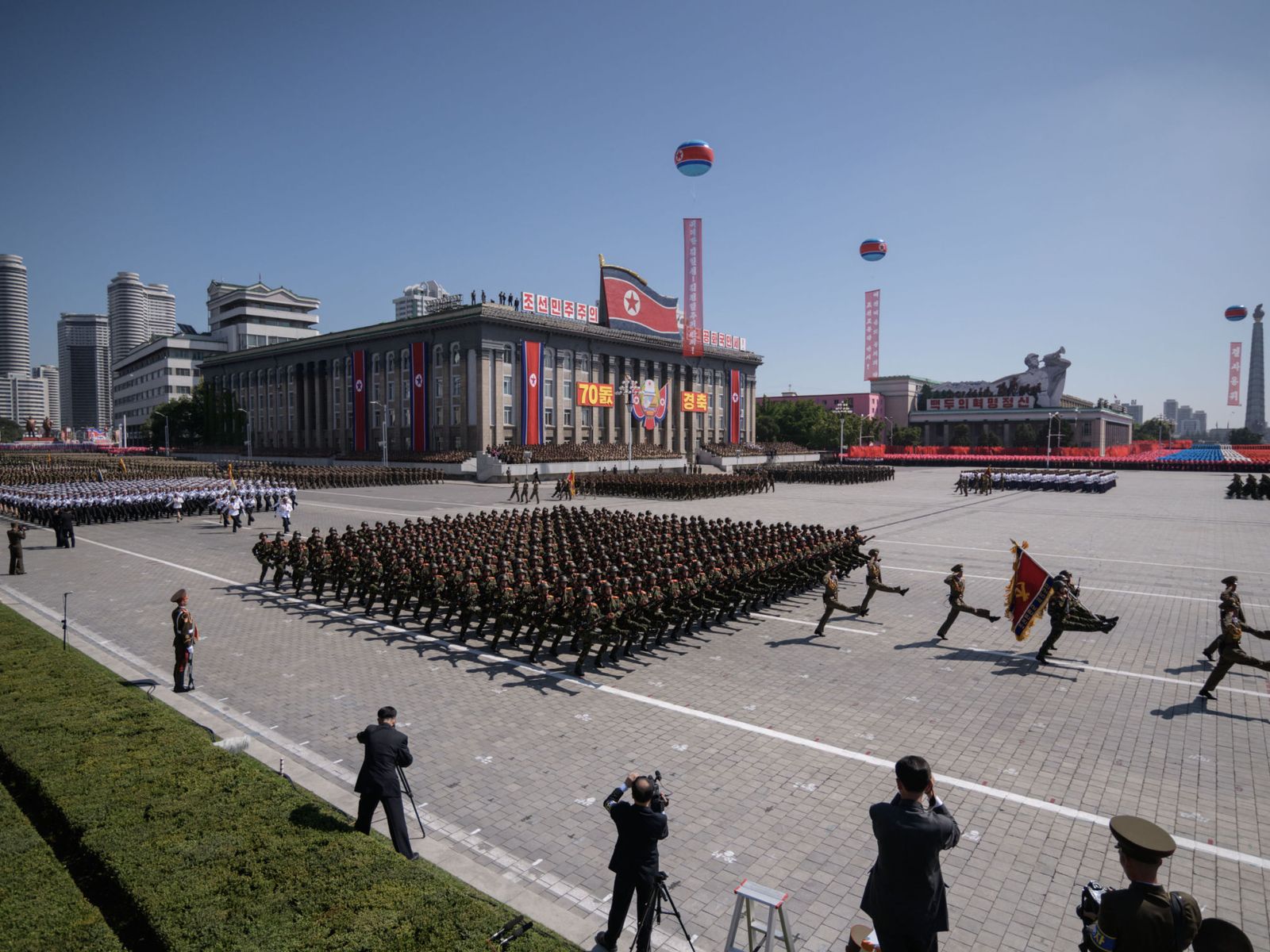 КНДР вперше за багато років провела військовий парад без балістичних ракет