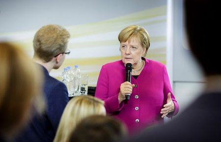 Як рішення Меркель не переобиратися вплине на Україну? Коментар політолога