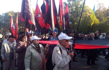 У центрі Києва почався марш УПА, кількість учасників збільшується
