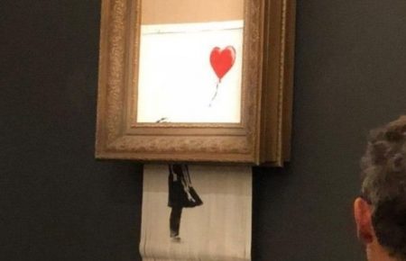 Бенксі опублікував відео того, як мала самознищитися його картина на аукціоні