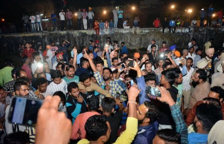 В Індії потяг в’їхав у натовп під час святкувань — понад 60 загиблих