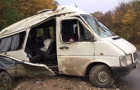 У Криму перекинувся мікроавтобус, є постраждалі