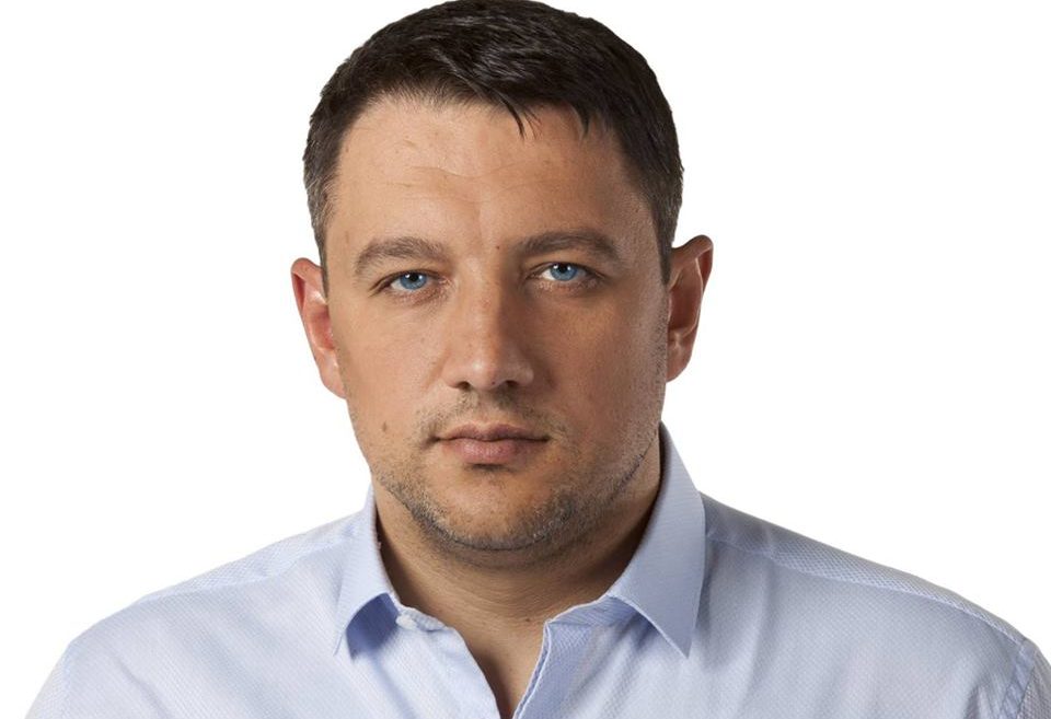 Депутат Київради отримав поранення із власної нагородної зброї   