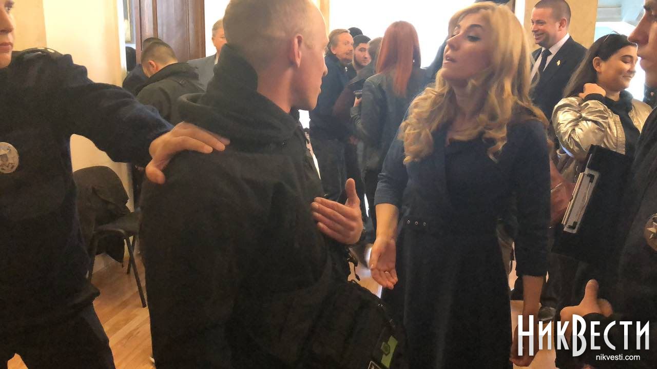 На засіданні міськради Миколаєва двох депутатів облили фекаліями
