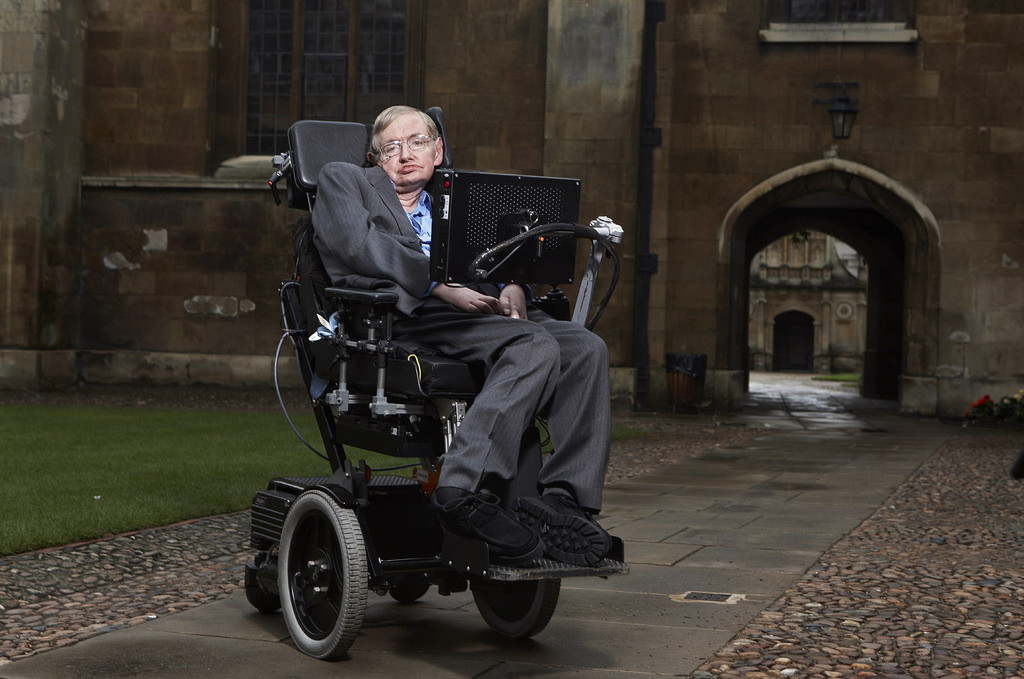 Особисті речі Стівена Гокінґа, включно з його інвалідним візком, продадуть на аукціоні