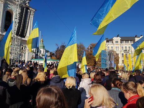 На Софійській площі в Києві почався подячний молебень (ВІДЕО)