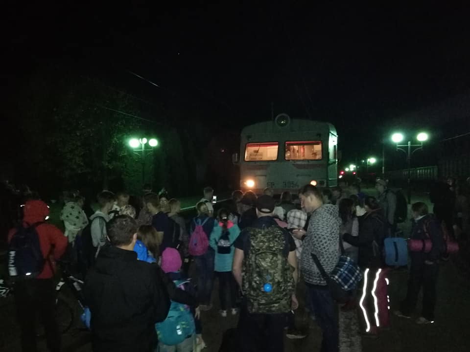 На Львівщині пасажири перекрили рух електрички