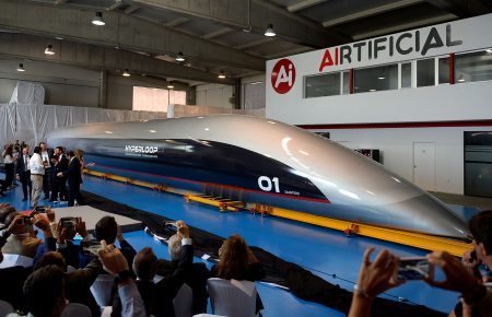 В Іспанії презентували першу пасажирську капсулу Hyperloop