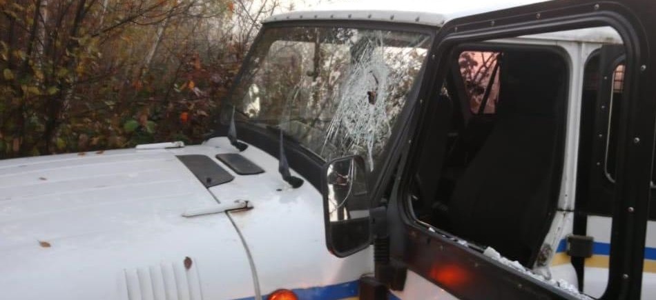 На Рівненщині бурштиношукачі побили машини поліцейських