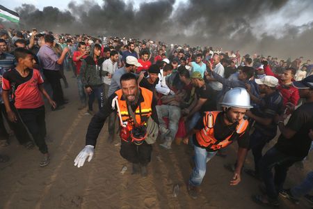 На кордоні Ізраїлю зі Смугою Гази поранено понад сотню палестинських протестувальників