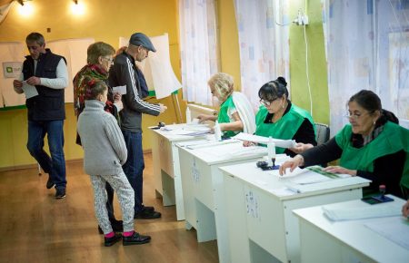 У Грузії зачинись виборчі дільниці. Три екзит-поли прогнозують різні результати президентських виборів