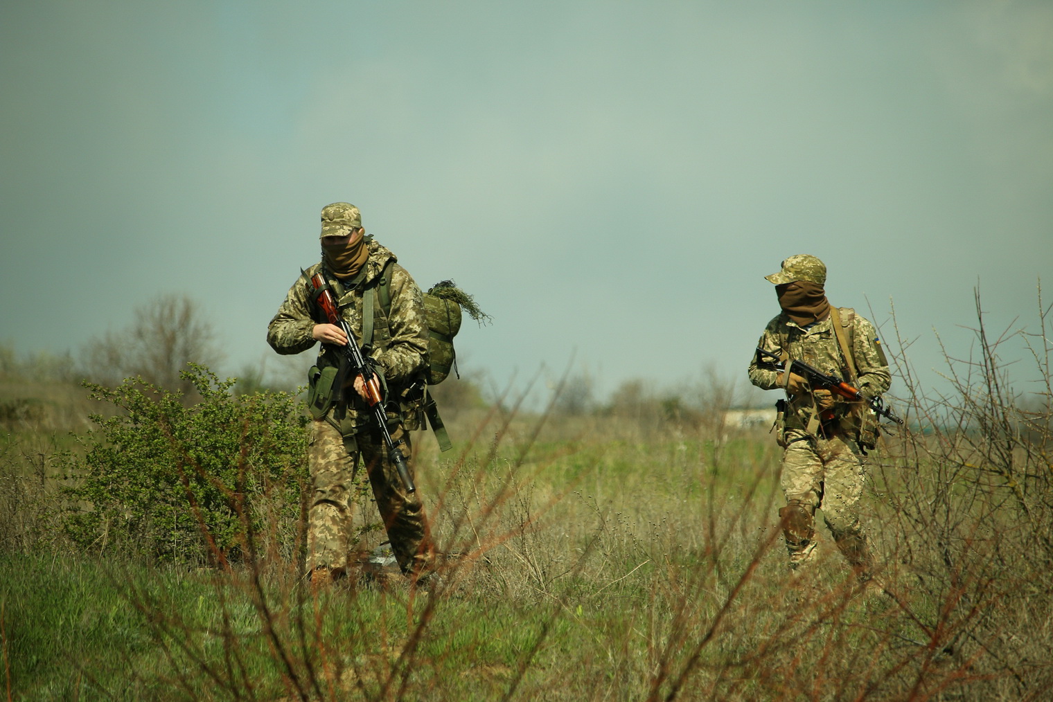 Доба на Донбасі: трьох українських військових поранено