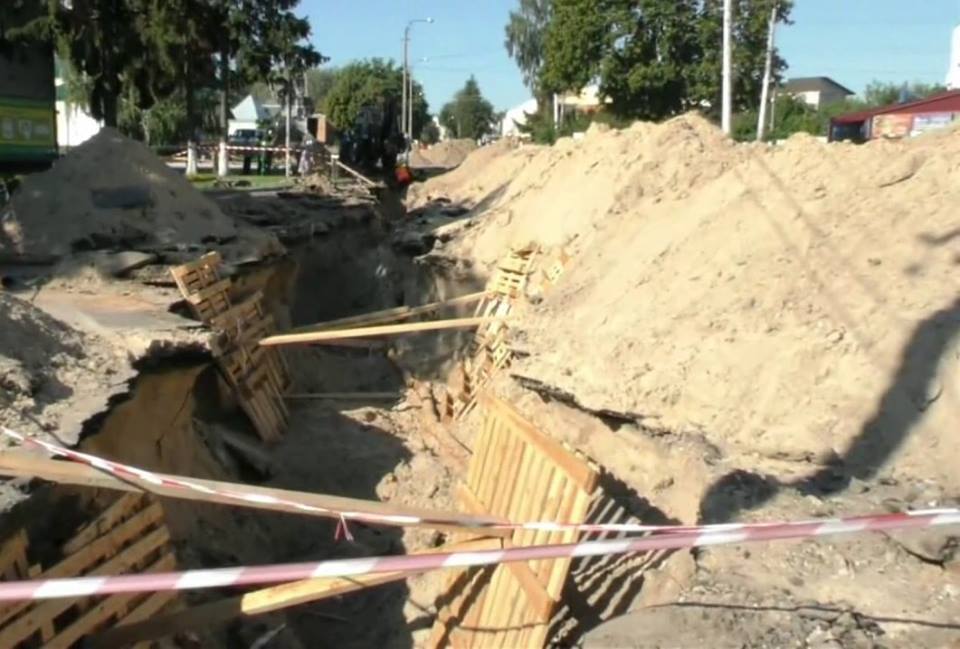 На Одещині чиновника та ще двох людей обвинувачують у привласненні 2 млн грн під час ремонту водогону