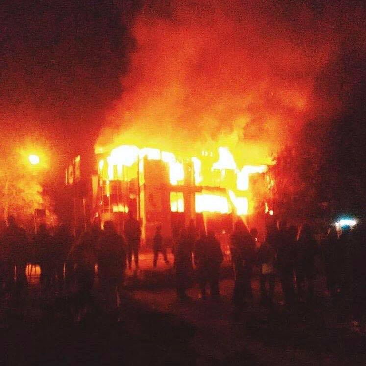 В окупованому Антрациті згорів торговий центр «Маяк» — Лисянський (ФОТО)