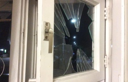 С14 заявляють, що координатору Сергію Мазуру кинули вибуховий пристрій у вікно квартири