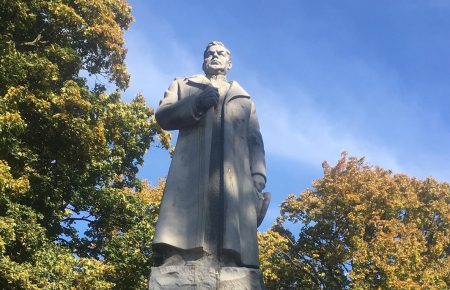 Представники ОУН закидали яйцями пам’ятники Ватутіну та робітникам «Арсеналу» в Києві