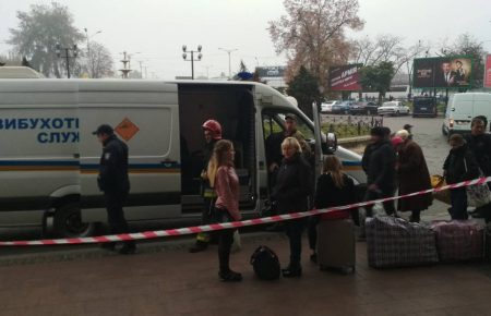 З львівського вокзалу евакуювали 800 людей через повідомлення про замінування