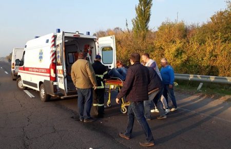 ДТП на трасі Київ-Одеса: мікроавтобус зі школярами зіштовхнувся з вантажівкою, 13-річна дівчинка померла