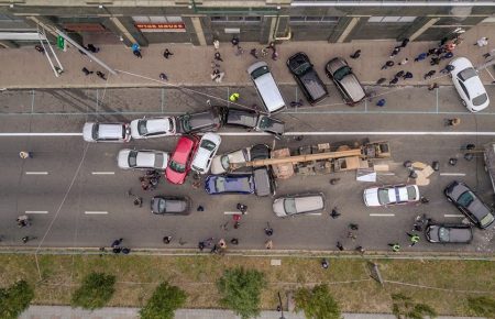 ДТП у центрі Києва: автокран зіштовхнувся з 17 авто (ФОТО, ВІДЕО)