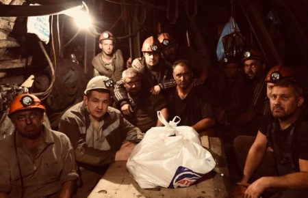 23 шахтарі «Лисичанськвугілля» п'ятий день залишаються під землею: вимагають виплати заборгованості з 2016 року