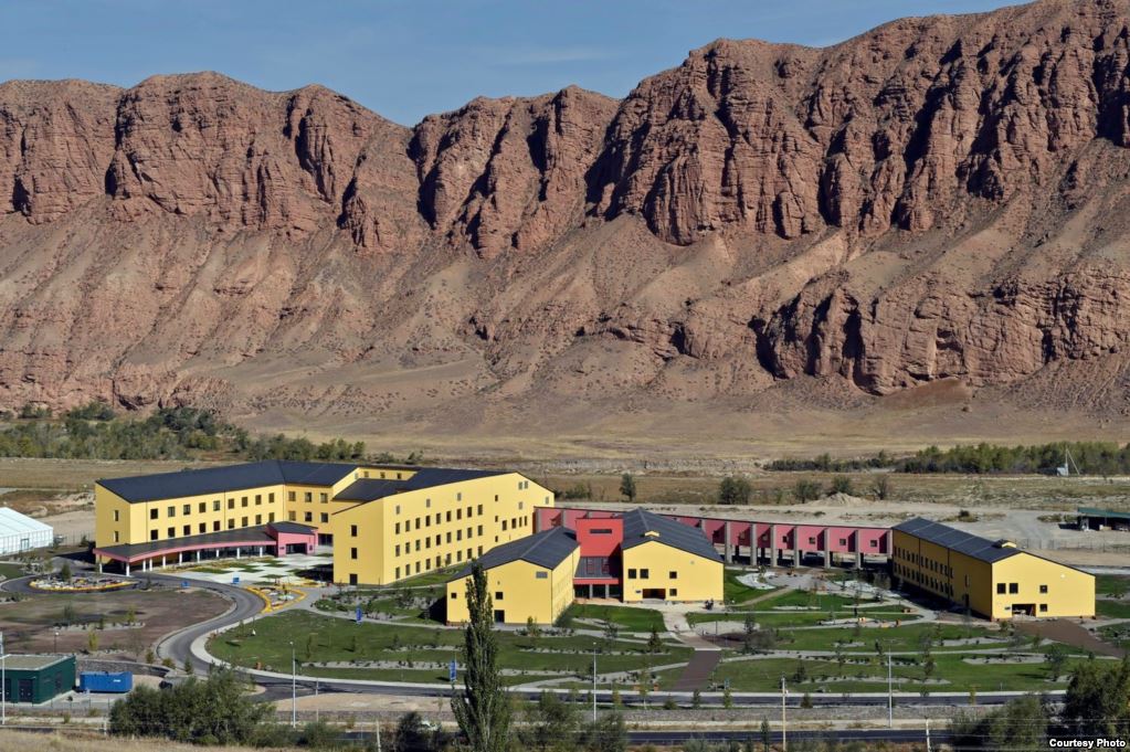 Західна освіта в гірських районах Киргизстану: як працює Університет Центральної Азії
