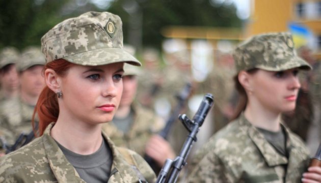 У Збройних силах України служать 55 тисяч жінок — Порошенко