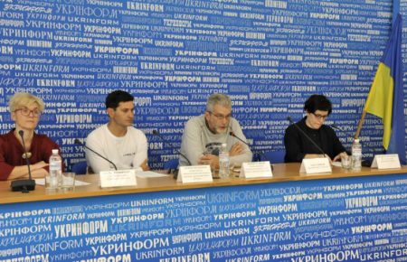 Режисер Ахтем Сеітаблаєв та лідер гурту «Антитіла» Тарас Тополя підтримали Громадське радіо