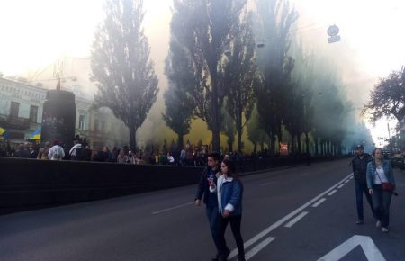 Вибухові пакети та фаєри — як проходить марш УПА в Києві