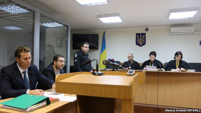 Екс-перекладачу прем'єра Гройсмана, обвинуваченому у держзраді, продовжили арешт до 27 грудня