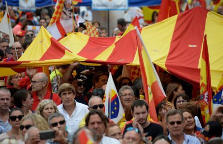 У Барселоні тисячі каталонців влаштували марш за єдність у Національний день Іспанії