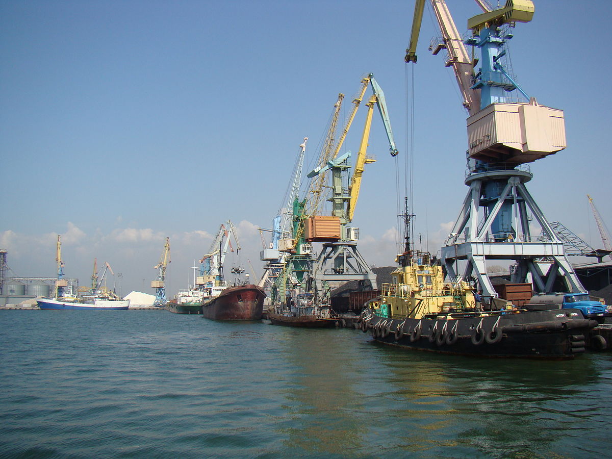Українські порти втратили понад мільярд через дії Росії в Азовському морі – Омелян