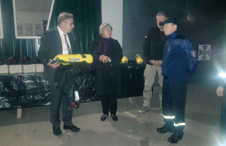 Пожежі на складах боєприпасів поблизу Ічні: Німеччина передала допомогу рятувальникам