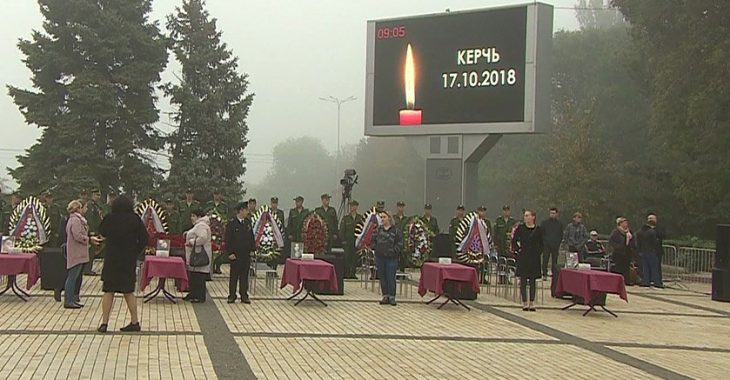 У Керчі ховають 17 загиблих внаслідок стрілянини У Керчі ховають 17 загиблих внаслідок стрілянини