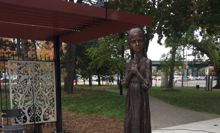 У Торонто відкрили меморіал жертвам Голодомору за кошти українців в Канаді