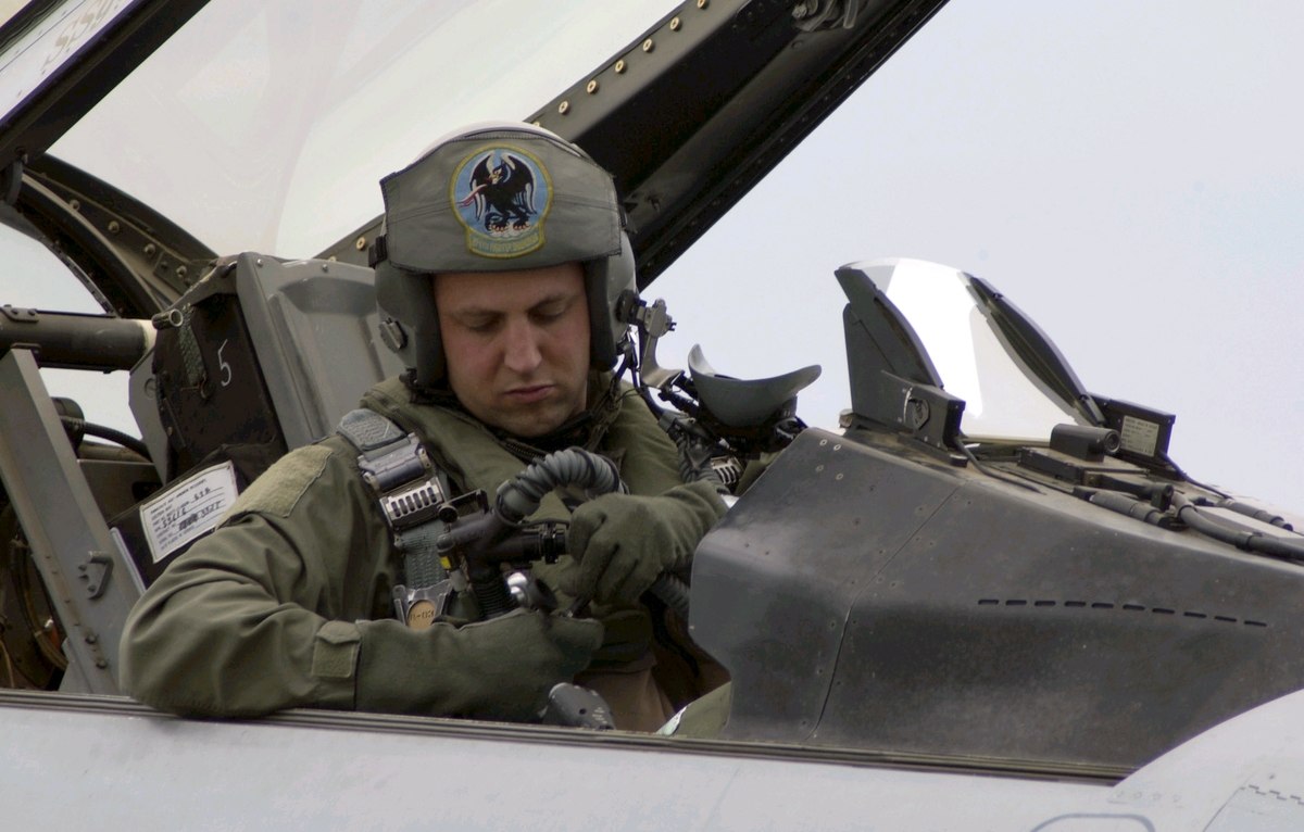 Падіння Су-27: у Каліфорнії вшанують пам'ять загиблого на навчаннях в Україні пілота Сета Нерінґа